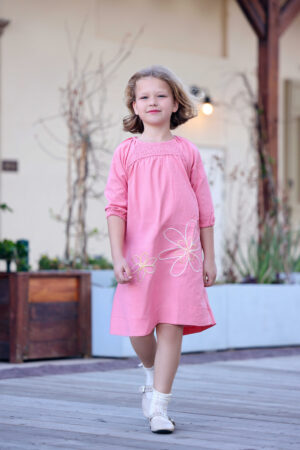 שמלת טוני רקמה ורוד